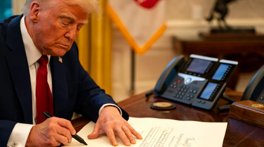 BREAKING! AUGUST 25, 2025 — TRUMP SIGNS EXECUTIVE ORDER TO END CASHLESS BAIL IN D.C. — First Step Toward National Ban: Criminals Will No Longer Walk Free Without Posting Bond